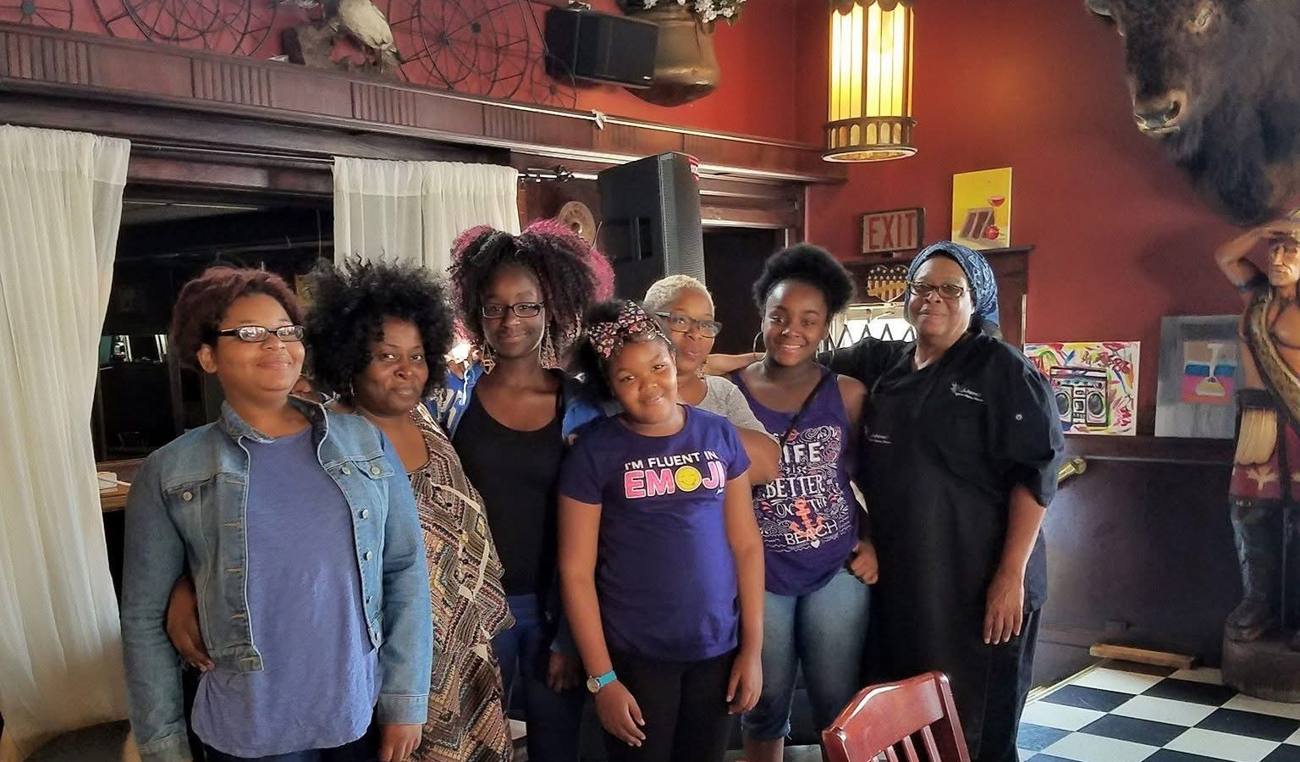Girls and mentors from the 2015 Girls D.I.Y. Summer Camp
